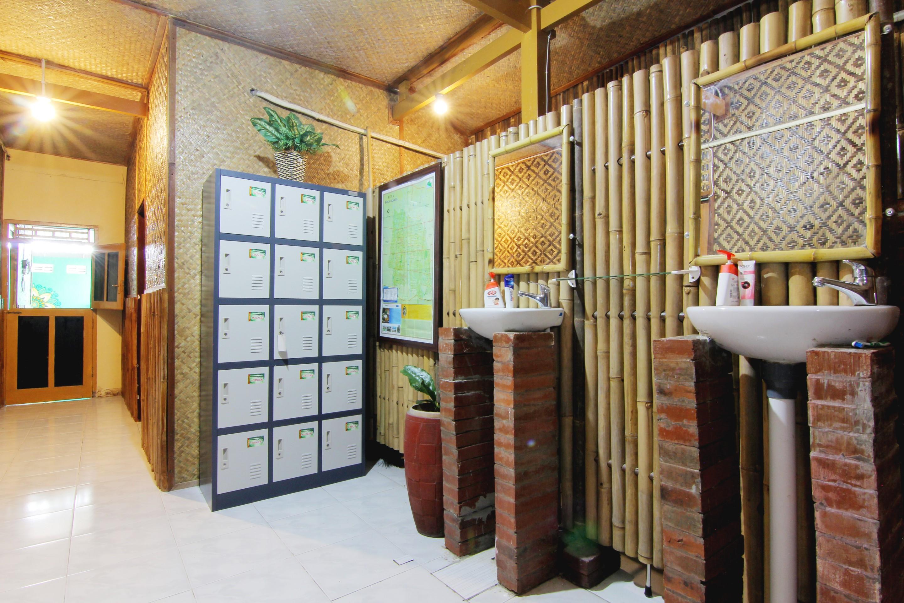 Bilik Bamboo Hostel Yogyakarta Exterior foto